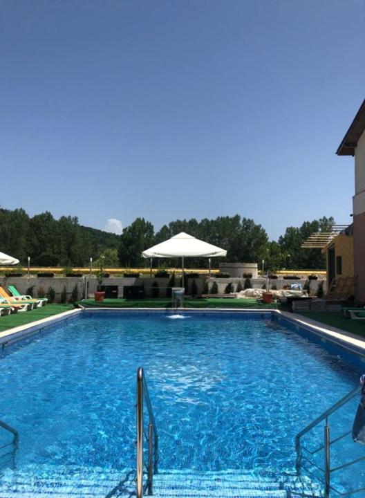 Hotel Ostrov Calimanesti Exterior foto